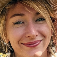 Adorable Alice Nahé