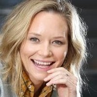 Adrienne Pickering Nahé