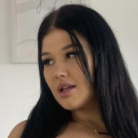 Amber Halliday Nahé