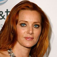 Angela Featherstone Nahé