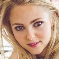 AnnaSophia Robb Nahé