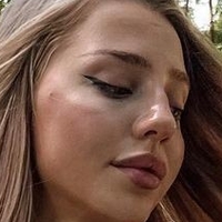 Anya Hryshchenko Nahé