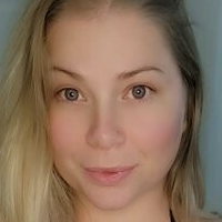 Blonde Babe Nahé