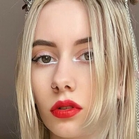 Blondie Claire Nahé