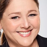 Camryn Manheim Nahé