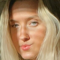Cher White Nahé