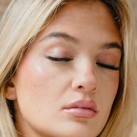 Claudia Conway Nahé