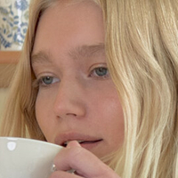 Dottir Model Nahé
