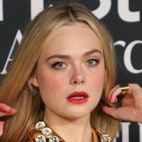 Elle Fanning Nahé