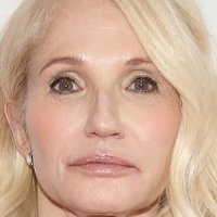 Ellen Barkin Nahé