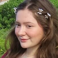 Emma Kenney Nahé