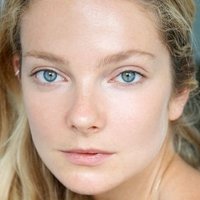 Eniko Mihalik Nahé