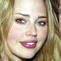 Estella Warren Nahé