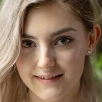 Eva Elvie Nahé