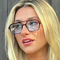 Hannah CookBarstool Nahé