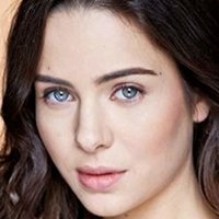 Holly Deveaux Nahé