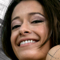 Izzy Bell Nahé