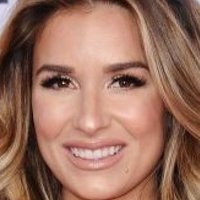 Jessie James Decker Nahé