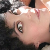 Kate Kelton Nahé