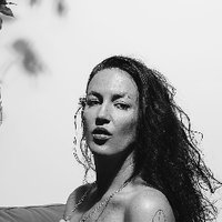 Kinnie Starr Nahé