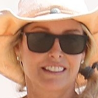 Linda Holliday Nahé