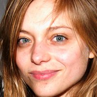 Lizzie Brocheré Nahé