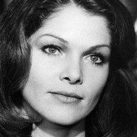 Lois Chiles Nahé