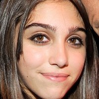 Lourdes Leon Nahé