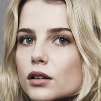 Lucy Boynton Nahé