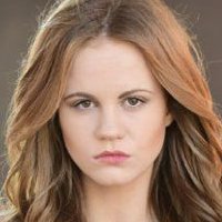 Mackenzie Lintz Nahé