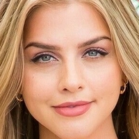 Marina Laswick Nahé