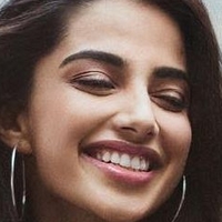 Meenakshii Chaudhary Nahé
