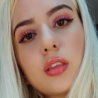 Mia Violet Nahé