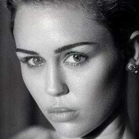 Miley Cyrus fakes Nahé