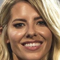 Mollie King Nahé