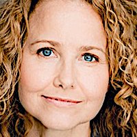 Molly Hagan Nahé