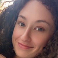 Molly Nicole Nahé