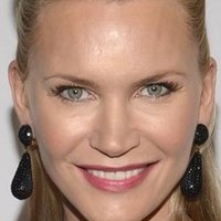 Natasha Henstridge Nahé