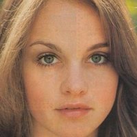 Pamela Sue Martin Nahé
