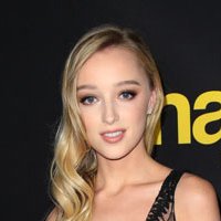 Phoebe Dynevor Nahé