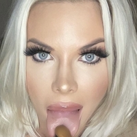playmatepressly Nahé