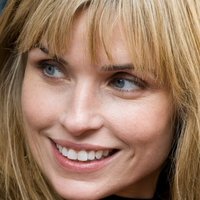 Polly Shannon Nahé