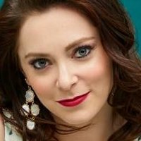 Rachel Bloom Nahé