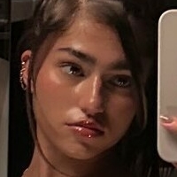 Rayna V Nahé