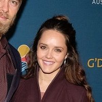 Rebecca Breeds Nahé