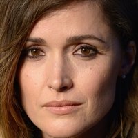 Rose Byrne Nahé