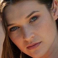 Serena Wood Nahé
