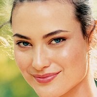 Shalom Harlow Nahé