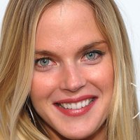Shannan Click Nahé