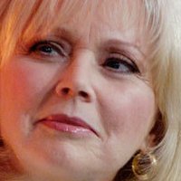 Shelley Long Nahé